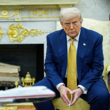 DESCIENDE LA POPULARIDAD DE TRUMP POR MANEJO MIGRATORIO, SEGÚN ENCUESTA DE CBS/YOUGOV