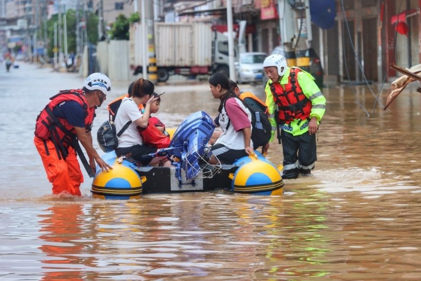 INUNDACIONES EN EL NORTE DE CHINA DEJAN CUATRO MUERTOS Y MILES DE EVACUADOS