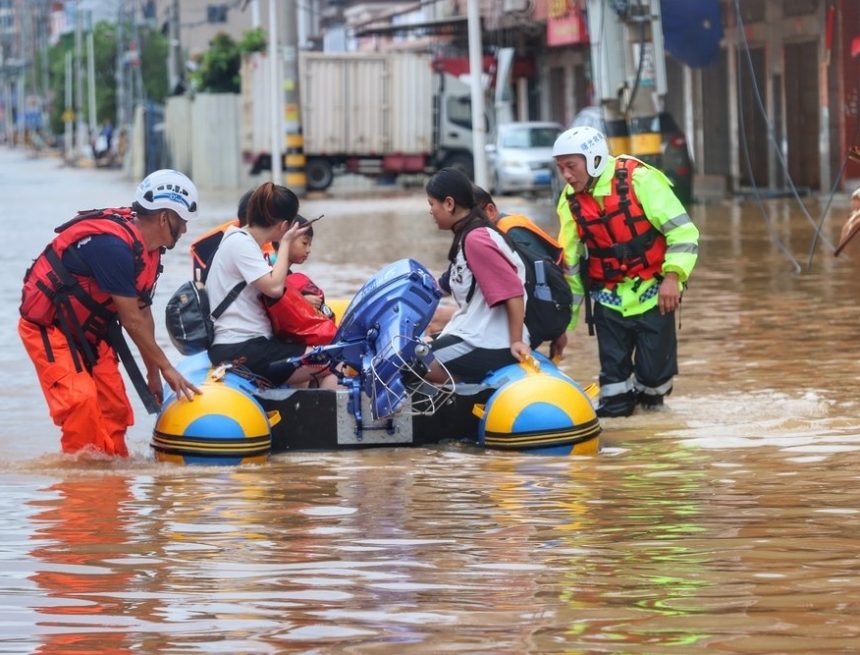 INUNDACIONES EN EL NORTE DE CHINA DEJAN CUATRO MUERTOS Y MILES DE EVACUADOS