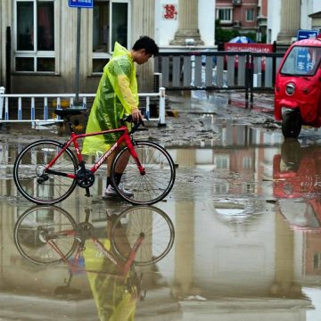 PEKÍN EVACÚA A MÁS DE 3,000 PERSONAS POR FUERTES INUNDACIONES EN DISTRITO DE MIYUN