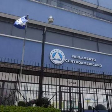 PROPONEN REFORMA CONSTITUCIONAL PARA RETIRAR A EL SALVADOR DEL PARLACEN: INICIATIVA DEL PARTIDO DE BUKELE