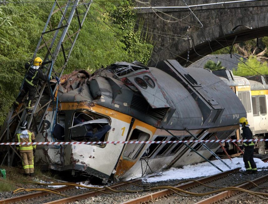 AL MENOS TRES MUERTOS Y DECENAS DE HERIDOS TRAS DESCARRILAMIENTO DE TREN EN ALEMANIA