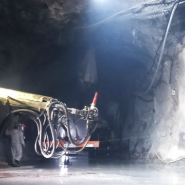 CHILE: MINERO MUERE Y CINCO QUEDAN ATRAPADOS TRAS DERRUMBE EN LA MAYOR MINA SUBTERRÁNEA DEL MUNDO