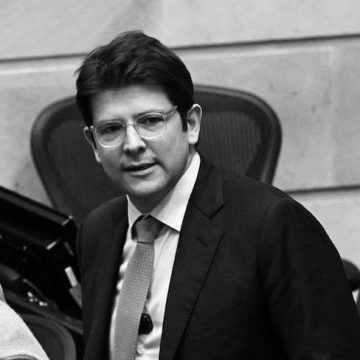FALLECE EL SENADOR COLOMBIANO MIGUEL URIBE TRAS ATENTADO EN BOGOTÁ