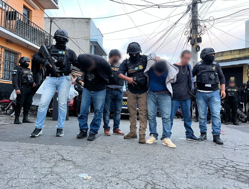 ALLANAMIENTOS EN GUATEMALA DEJAN 14 CAPTURADOS DE LA MARA SALVATRUCHA Y TRES MENORES DETENIDOS
