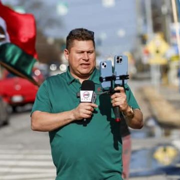PERIODISTA SALVADOREÑO MARIO GUEVARA FUE DEPORTADO DE ESTADOS UNIDOS Y YÁ ESTA EN EL SALVADOR; FUE TRESLADADO EN UNA PATRULLA DE FRONTERAS A OLOCUILTA