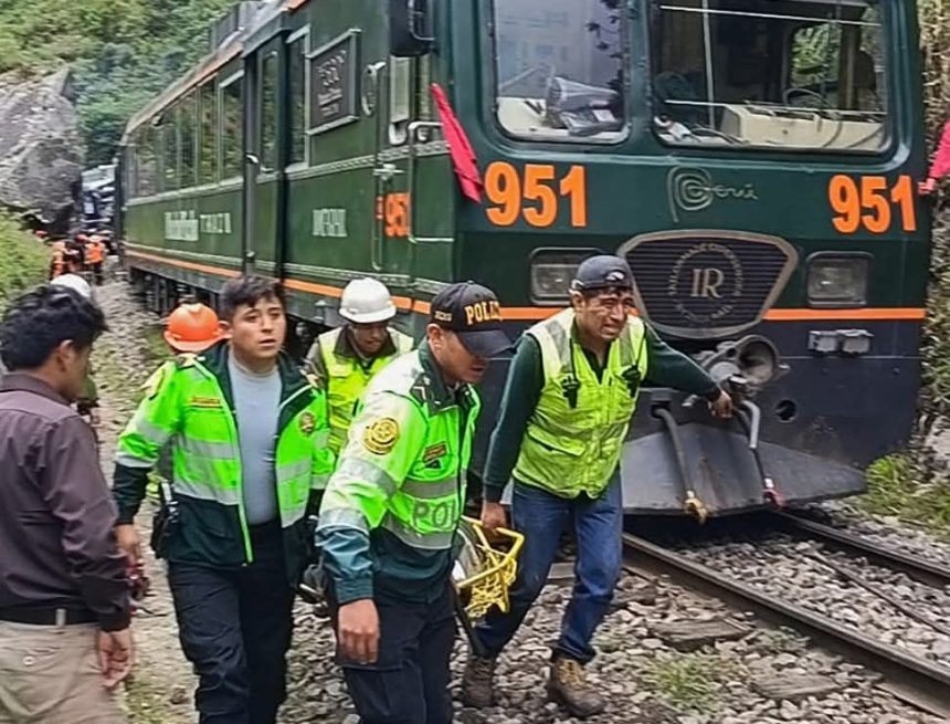 CHOQUE DE TRENES TURÍSTICOS DEJA UN FALLECIDO Y DECENAS DE HERIDOS RUMBO A MACHU PICCHU