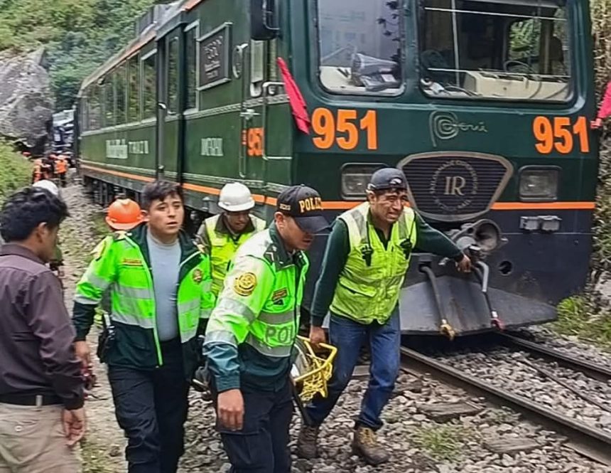 CHOQUE DE TRENES TURÍSTICOS DEJA UN FALLECIDO Y DECENAS DE HERIDOS RUMBO A MACHU PICCHU