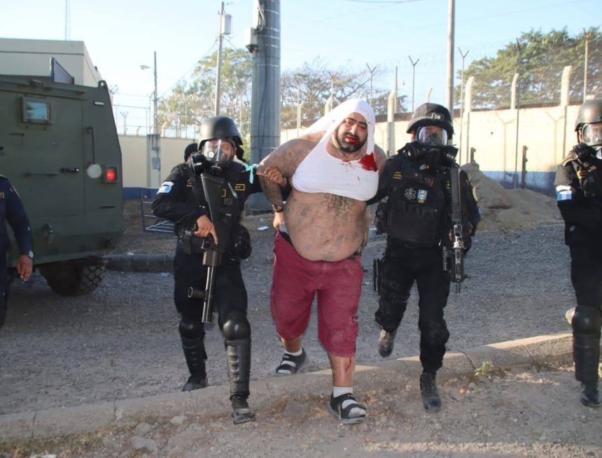 AUTORIDADES DIFUNDEN IMÁGENES DE OPERATIVO EN CÁRCEL RENOVACIÓN 1 Y RESCATE DE TRES GUARDIAS