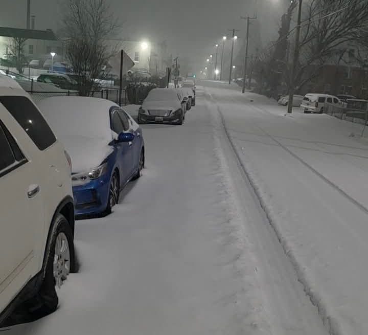 TORMENTA INVERNAL ACTIVA EMERGENCIAS EN MÁS DE 20 ESTADOS DE EE. UU. Y PROVOCA APAGONES Y CANCELACIONES AÉREAS