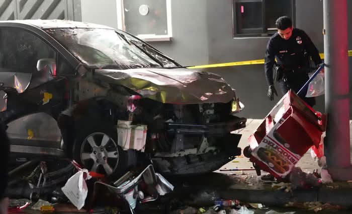 EN ESTADOS UNIDOS UN AUTOMOVIL SE ESTRELLÓ CONTRA SUPERMERCADO EN LOS ÁNGELES Y DEJA TRES PERSONAS FALLECIDAS