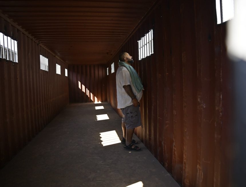 GUATEMALA PRESENTA NUEVAS CÁRCELES DE MÁXIMA SEGURIDAD CONSTRUIDAS CON CONTENEDORES