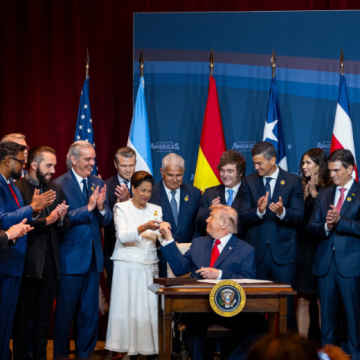 TRUMP LANZA “ESCUDO DE LAS AMÉRICAS” JUNTO A LÍDERES LATINOAMERICANOS PARA COMBATIR AL NARCOTRÁFICO