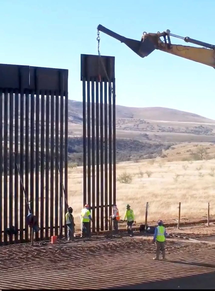 AUTORIDADES FRONTERIZAS DE EE. UU. DIFUNDEN AVANCES EN CONSTRUCCIÓN DEL MURO EN LA FRONTERA CON MÉXICO