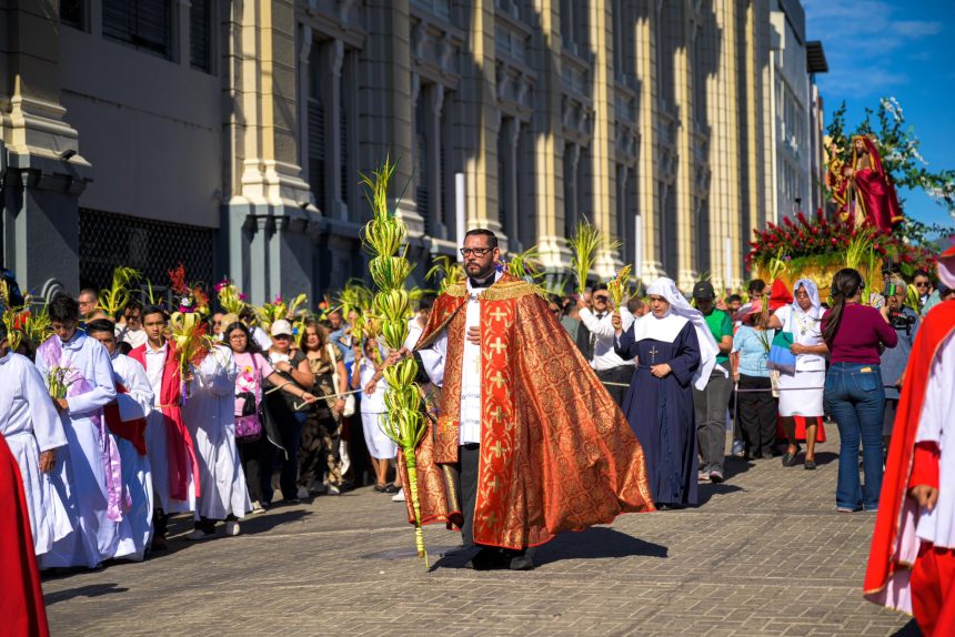 EL SALVADOR; DOMINGO DE RAMOS MARCA EL INICIO DE LA SEMANA SANTA EN EL MUNDO CATÓLICO