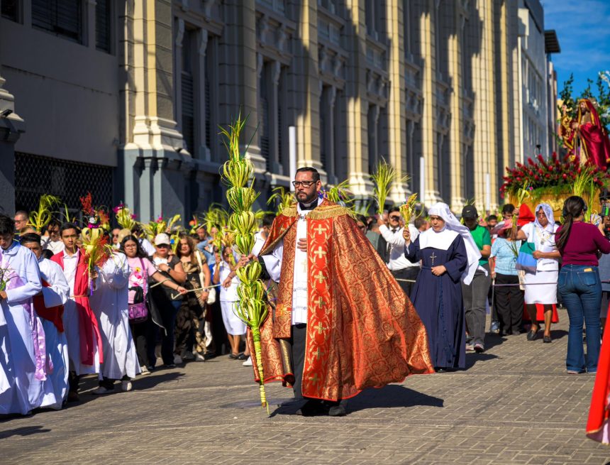 EL SALVADOR; DOMINGO DE RAMOS MARCA EL INICIO DE LA SEMANA SANTA EN EL MUNDO CATÓLICO