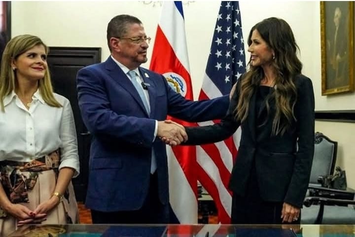 COSTA RICA ANUNCIA ACUERDO MIGRATORIO CON ESTADOS UNIDOS PARA RECIBIR HASTA 25 DEPORTADOS POR SEMANA