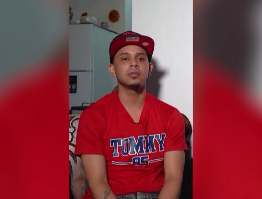 MIGRANTE VENEZOLANO DEMANDA A EE.UU. Y RECLAMA $1.3 MILLONES TRAS DEPORTACIÓN A EL SALVADOR