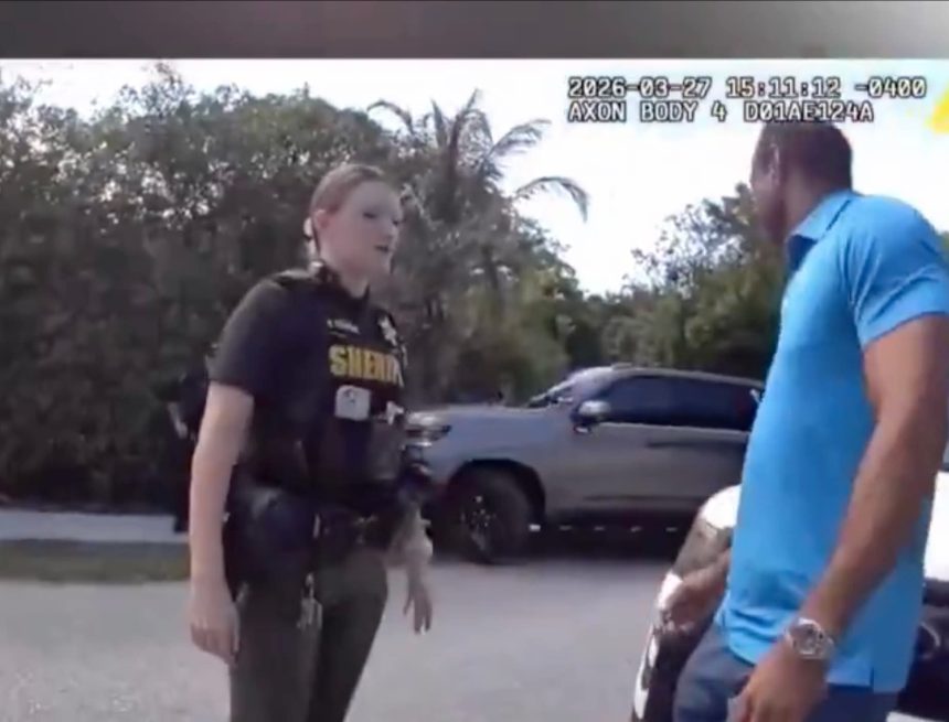 VIDEO REVELA QUE TIGER WOODS MIRABA SU TELÉFONO ANTES DE ACCIDENTE EN FLORIDA