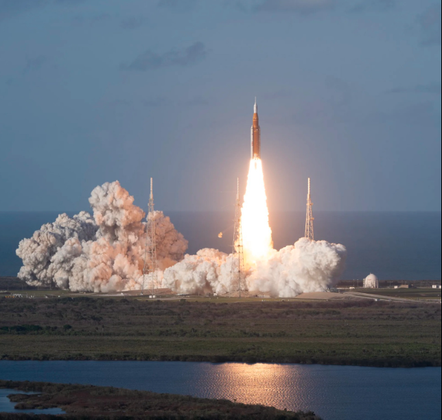 ARTEMIS II DESPEGA Y MARCA EL REGRESO HUMANO A LA ÓRBITA LUNAR TRAS MÁS DE 50 AÑOS