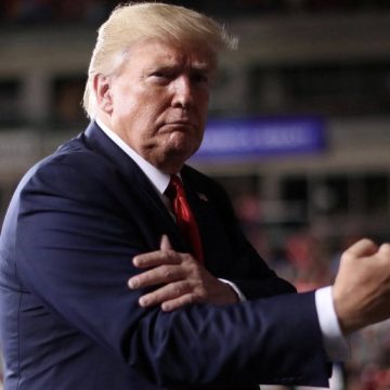 TRUMP ASISTE A LA CORTE SUPREMA EN HISTÓRICA AUDIENCIA SOBRE CIUDADANÍA POR NACIMIENTO