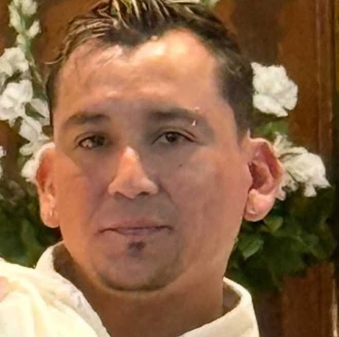 HISPANO BALEADO POR ICE EN CALIFORNIA ROMPE EL SILENCIO Y CUESTIONA VERSIÓN OFICIAL