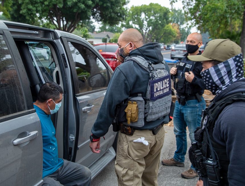 DETENCIONES DE ICE AUMENTAN 1,000% EN CALLES DURANTE NUEVO MANDATO DE TRUMP, SEGÚN INFORME