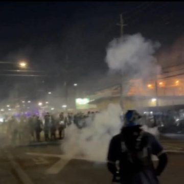 estados AUMENTAN LOS ENFRENTAMIENTOS EN LOS ALREDEDORES DEL CENTRO DE DETENCIÓN DELANEY HALL
