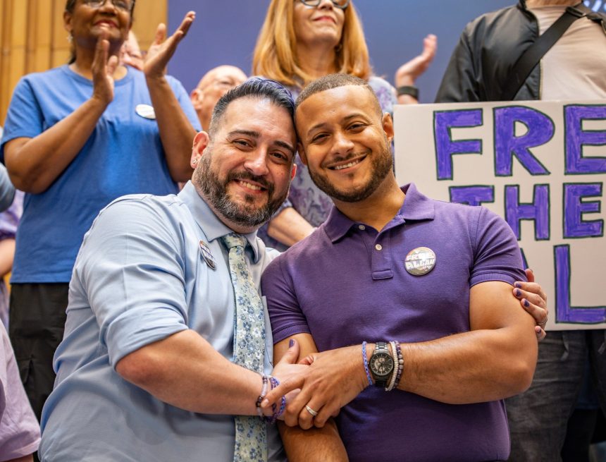 LIBERARON A UN INMIGRANTE TRAS MESES DETENIDO POR ICE Y SE REENCUENTRA CON SU FAMILIA
