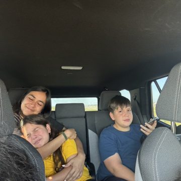 ICE LIBERA A FAMILIA VENEZOLANA DETENIDA EN TEXAS TRAS SEMANAS BAJO CUSTODIA