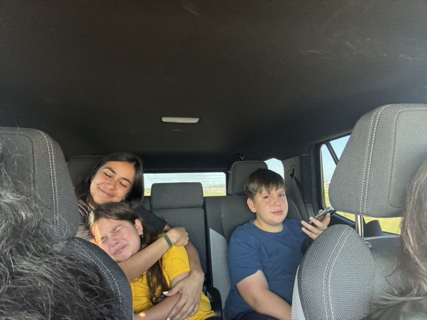 ICE LIBERA A FAMILIA VENEZOLANA DETENIDA EN TEXAS TRAS SEMANAS BAJO CUSTODIA