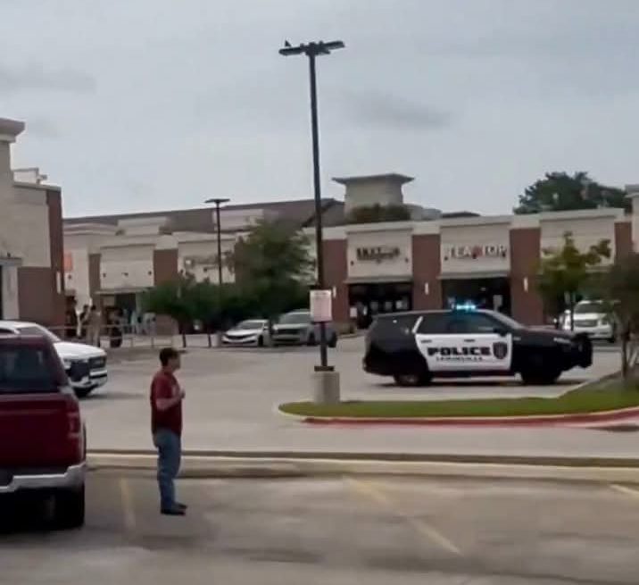 TIROTEO EN CENTRO COMERCIAL DE TEXAS DEJA MUERTOS Y HERIDOS