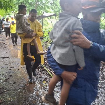 EL SALVADOR; EVACÚAN A VARIAS FAMILIAS EN SAN JUAN OPICO ANTE RIESGO POR CRECIDA DE RÍOS Y LLUVIAS