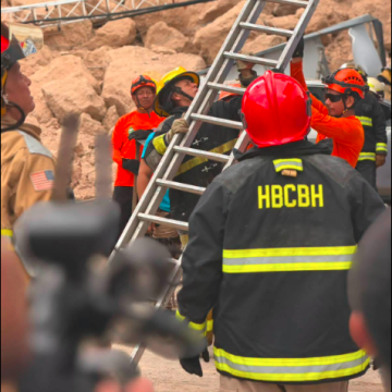 RESCATAN A CUATRO TRABAJADORES TRAS DERRUMBE E INCENDIO EN TEGUCIGALPA