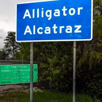 FLORIDA AFIRMA QUE CENTRO DE DETENCIÓN «ALLIGATOR ALCATRAZ» PODRÍA VOLVER A RECIBIR MIGRANTES