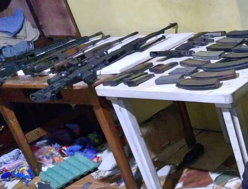 armas 1 AUTORIDADES DE GUATEMALA INCAUTAN ARMAS DE GUERRA Y MÁS DE 500 MUNICIONES DURANTE ALLANAMIENTO