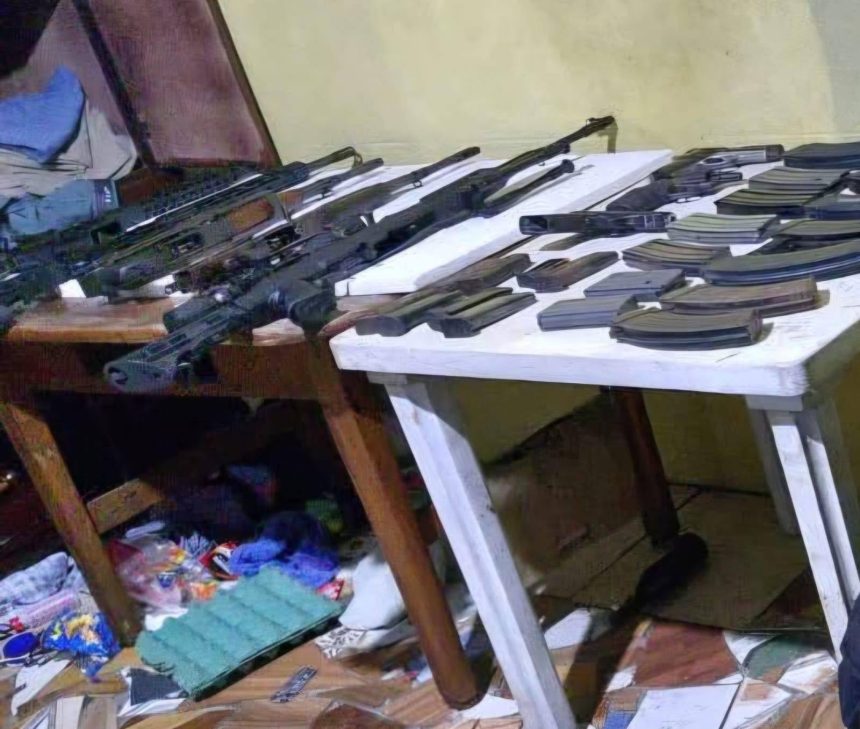 armas 1 AUTORIDADES DE GUATEMALA INCAUTAN ARMAS DE GUERRA Y MÁS DE 500 MUNICIONES DURANTE ALLANAMIENTO