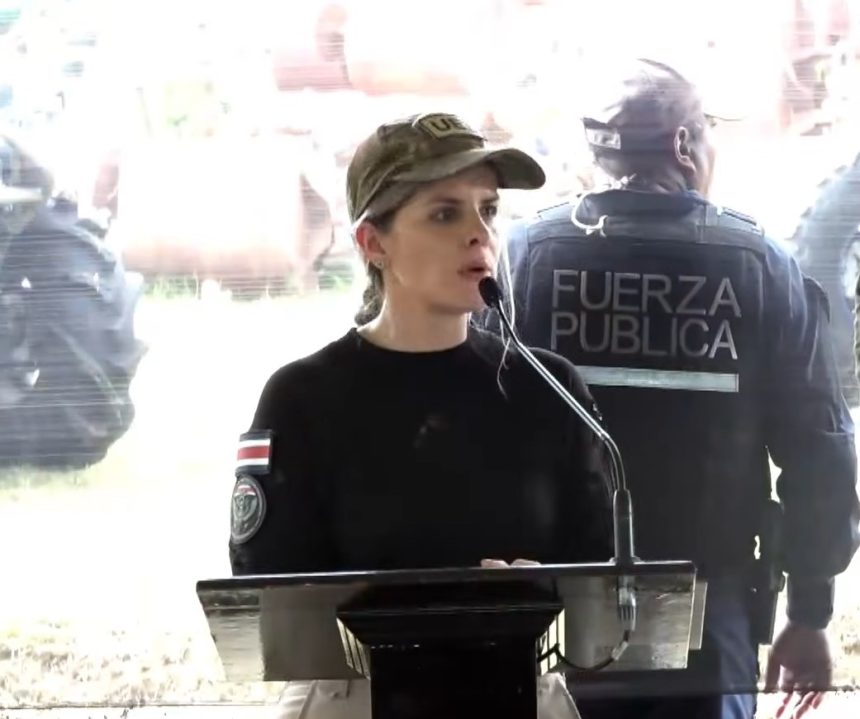 EVACÚAN A LA PRESIDENTA DE COSTA RICA TRAS ESCUCHARSE UNA EXPLOSIÓN DURANTE RECORRIDO EN CRUCITAS
