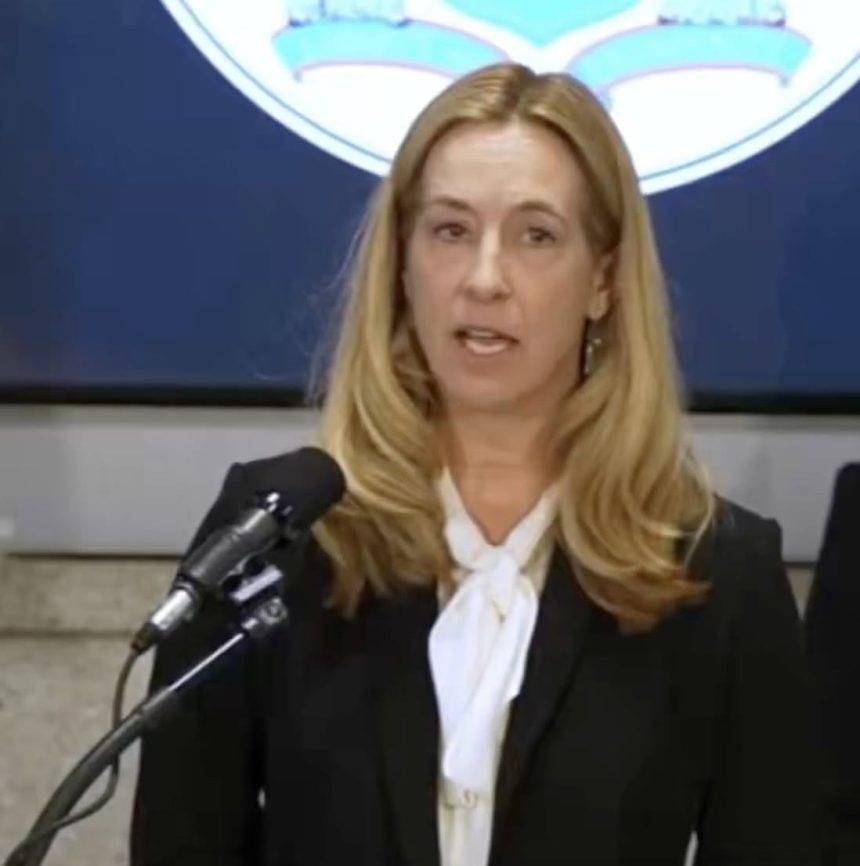 gober 1 GOBERNADORA DE NUEVA JERSEY DENUNCIA RESTRICCIONES DURANTE VISITA A CENTRO DE DETENCIÓN DE ICE