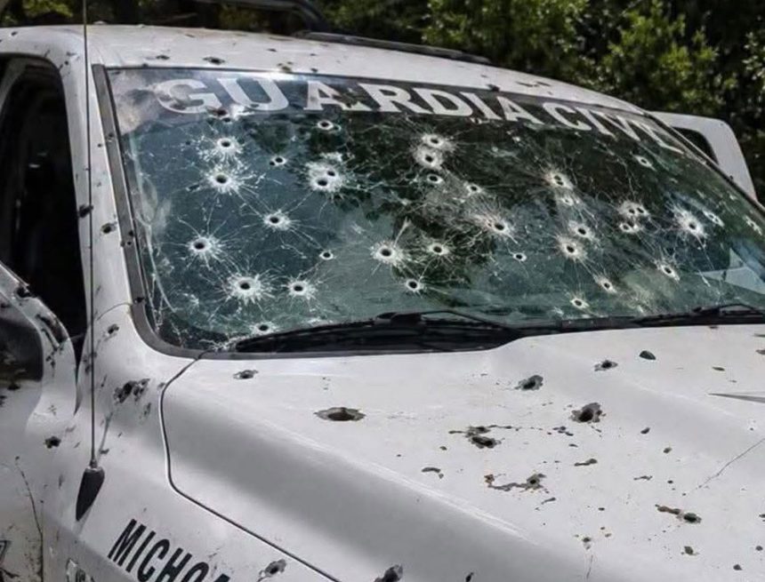 mex 1 EMBOSCADA ARMADA DEJA CINCO POLICÍAS MUERTOS Y CINCO HERIDOS EN MICHOACÁN