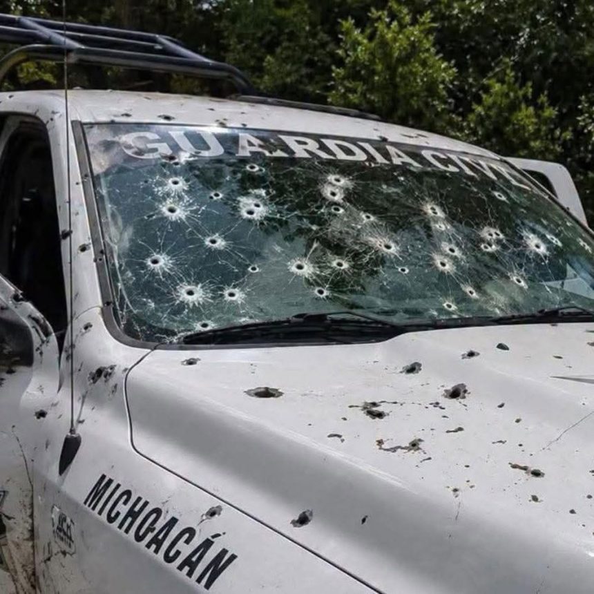 EMBOSCADA ARMADA DEJA CINCO POLICÍAS MUERTOS Y CINCO HERIDOS EN MICHOACÁN