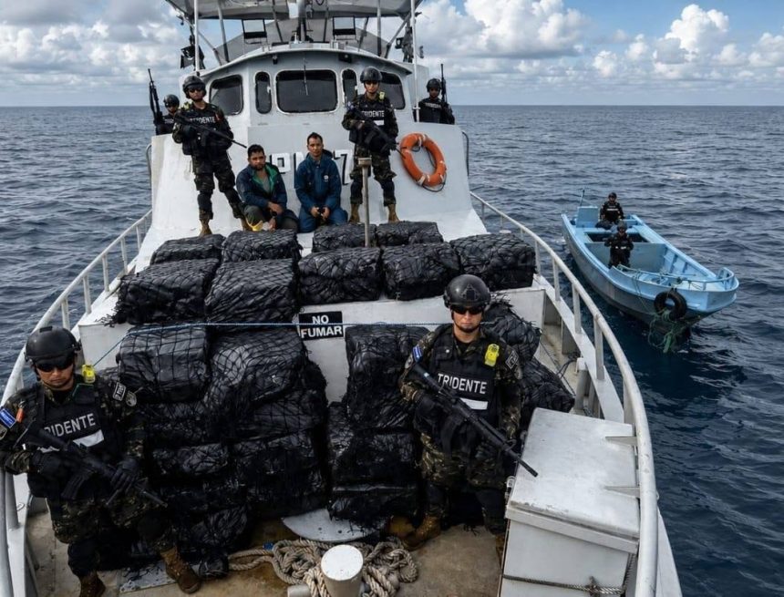 droga 1 MARINA DE EL SALVADOR INCAUTA 1.36 TONELADAS DE COCAÍNA VALORADAS EN $34 MILLONES