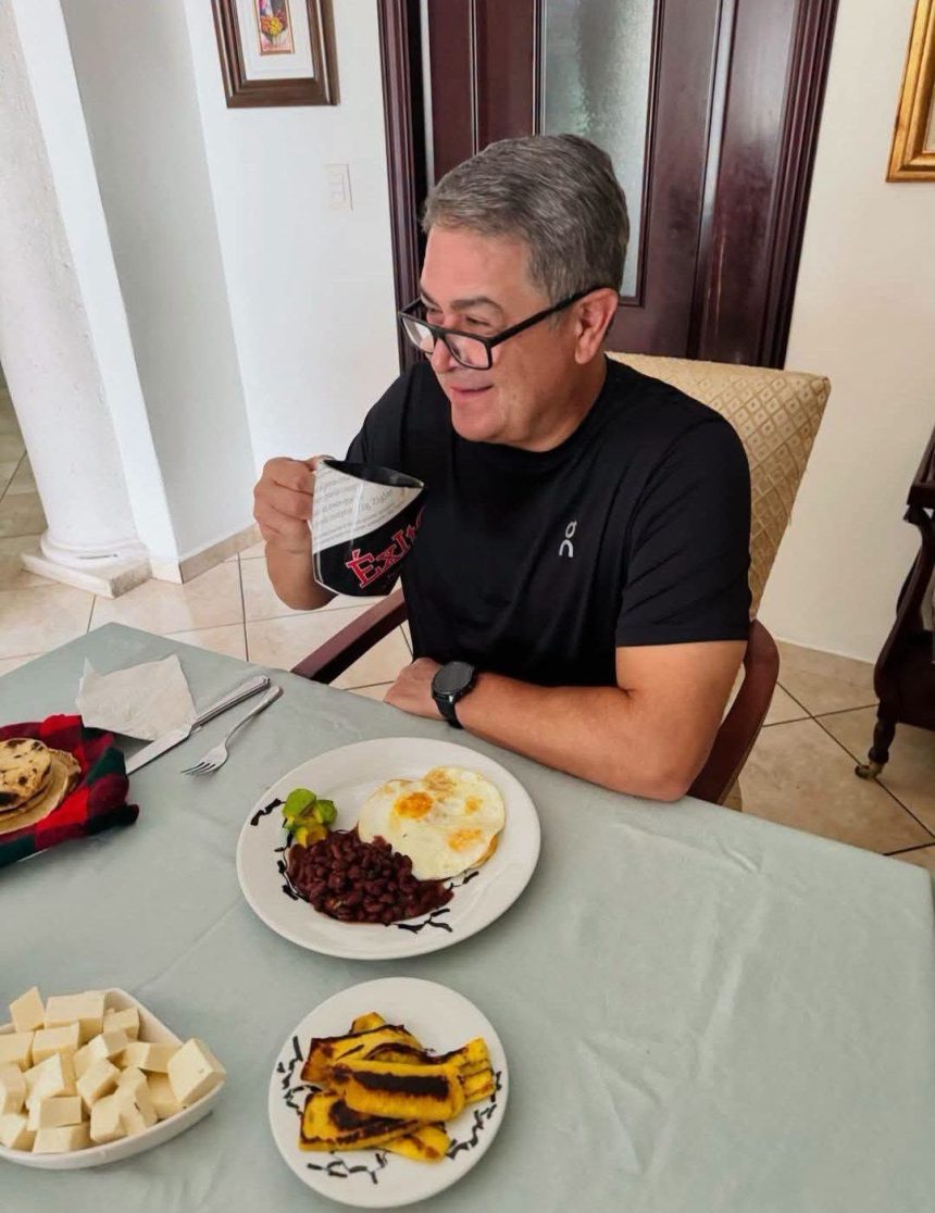 HONDURAS; JUAN ORLANDO HERNÁNDEZ COMPARTE SU PRIMER DESAYUNO EN CASA TRAS MÁS DE CUATRO AÑOS