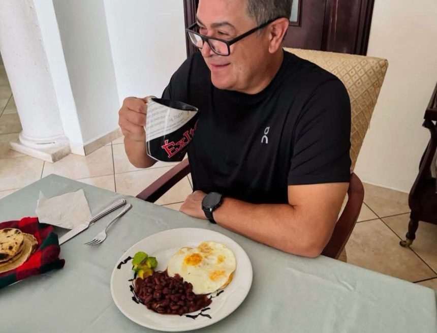 HONDURAS; JUAN ORLANDO HERNÁNDEZ COMPARTE SU PRIMER DESAYUNO EN CASA TRAS MÁS DE CUATRO AÑOS