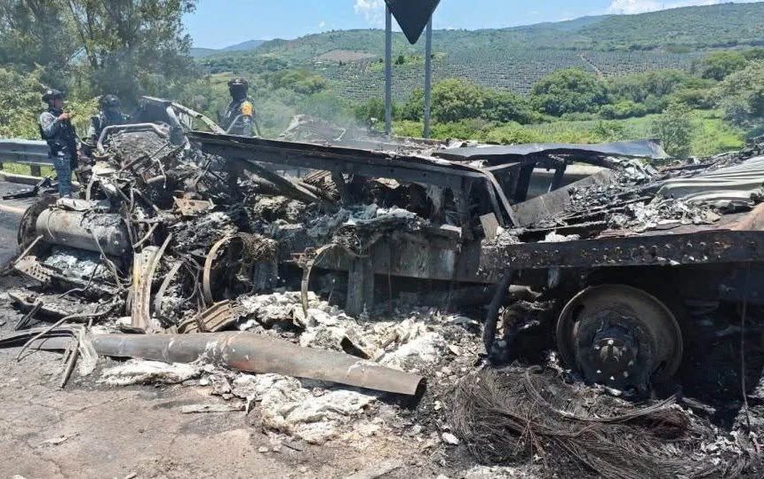 mex 1 MÚLTIPLE ACCIDENTE EN AUTOPISTA DE MÉXICO DEJA 10 PERSONAS FALLECIDAS