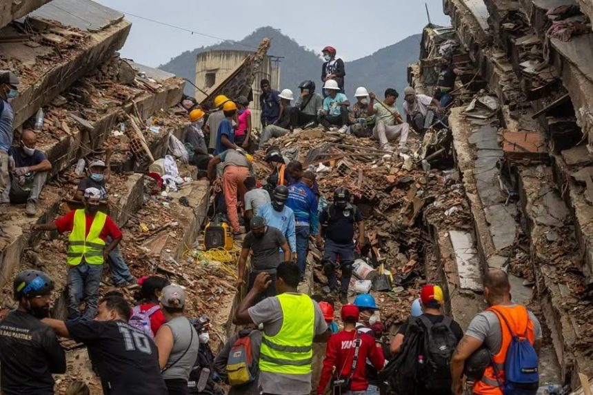 sobre 1 CIFRA DE FALLECIDOS POR LOS TERREMOTOS EN VENEZUELA ASCIENDE A 2,295; CONTINÚAN LAS LABORES DE RESCATE