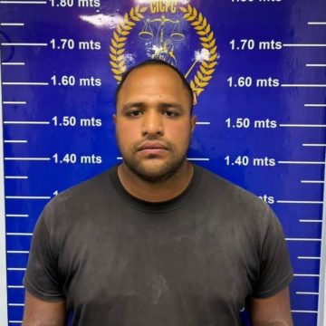 vene 1 DETIENEN A CUATRO POLICÍAS EN VENEZUELA ACUSADOS DE ROBAR PERTENENCIAS DE VÍCTIMAS DE LOS TERREMOTOS