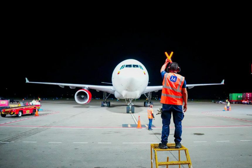 PRIMER AVIÓN CON 51 TONELADAS DE AYUDA HUMANITARIA DE EL SALVADOR ARRIBA A CALI TRAS TERREMOTO EN COLOMBIA