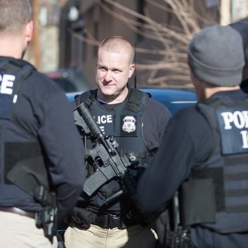 ice JUEZA FEDERAL LIMITA ARRESTOS MIGRATORIOS SIN ORDEN EN EL SUR DE CALIFORNIA