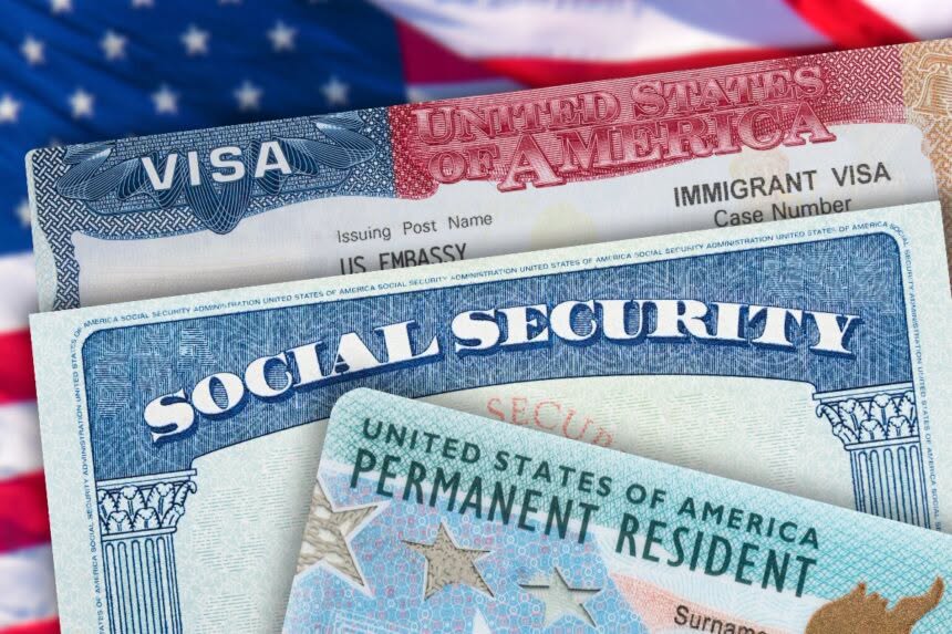 tarjeta NUEVA YORK DEMANDA AL GOBIERNO DE TRUMP PARA FRENAR REGLA QUE PODRÍA AFECTAR LAS GREEN CARDS